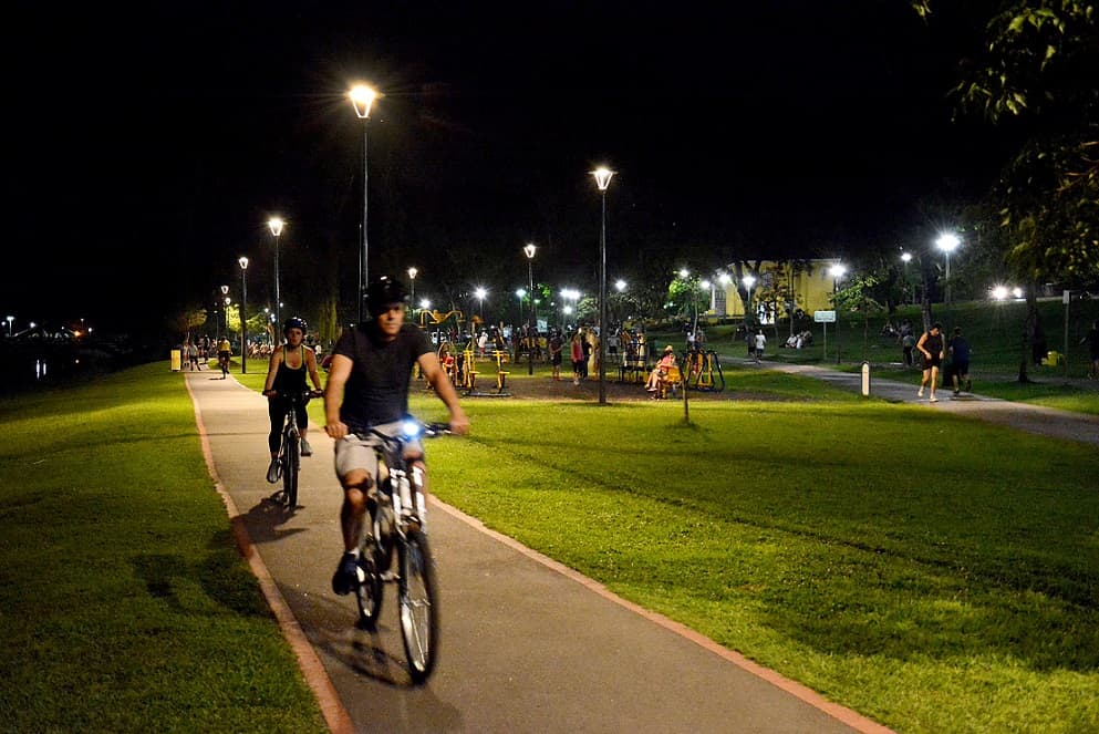 ciclistas no Parque Barigui