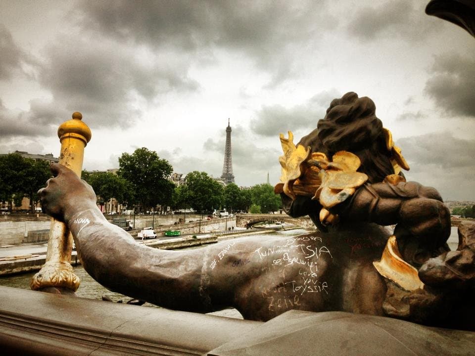 estátua em Paris