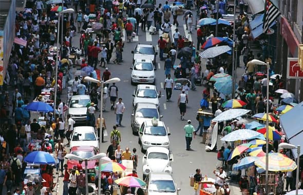 Rua 25 de março, a loucura que muitas vezes vale a pena