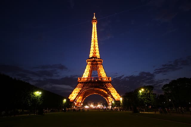 Torre Eiffle - Paris - Attribution: Flickr/Creative Commons/Glen Scarborough/Via/https://flic.kr/p/8qFQSr