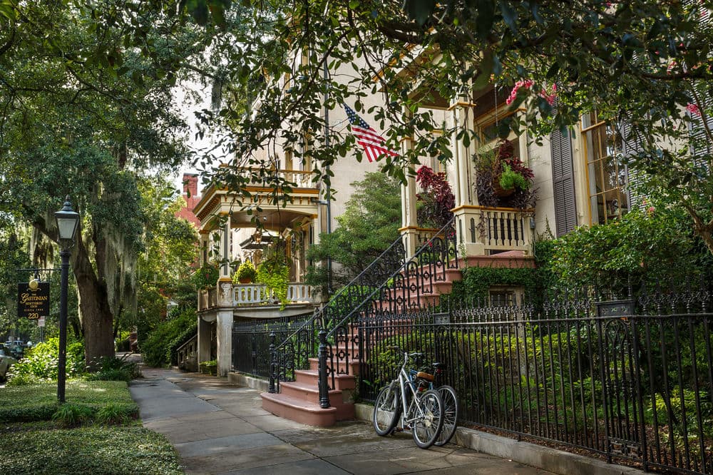 O clima acolhedor das ruas em Savannah