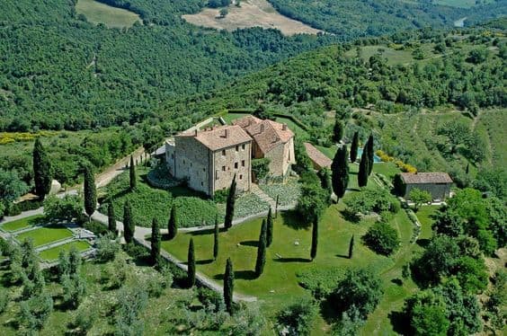 Para quem sonha em casar em castelos na Europa, a Itália é uma excelente opção