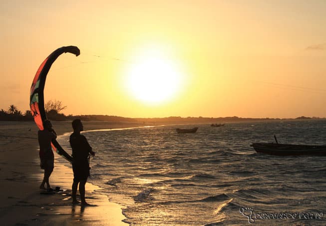 Em Barra Grande, o ponto alto está no mar, com seus ventos fortes e o seu balé de kitesurf até o sol se pôr (Crédito da foto: Clarissa Donda)