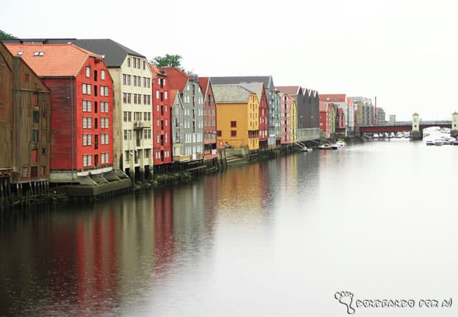 Não deixe de conhecer as cidadezinhas, como Trondheim, nas paradas do cruzeiro (Crédito da foto: Clarissa Donda)
