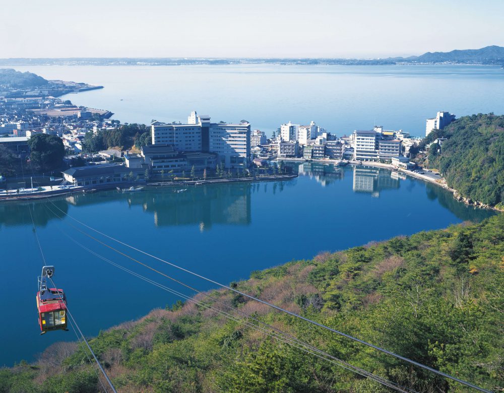Parte da cidade de Hamamatsu com rio ao fundo