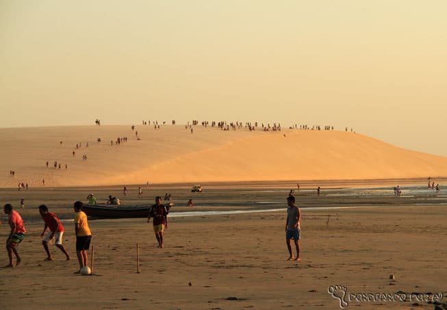 As dunas de areia branquinha são um dos cenários mais marcantes de Jeri e da rota (Crédito da foto: Clarissa Donda)