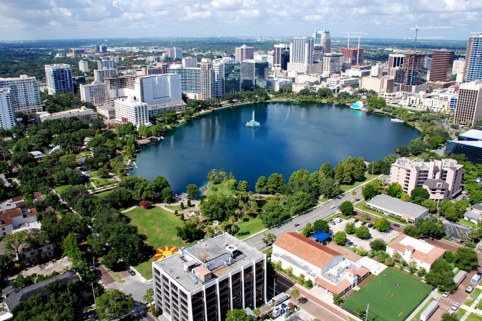 o Lake Eola Park, no meio de Orlando mas cheio de espaços para curtir o verde e relaxar