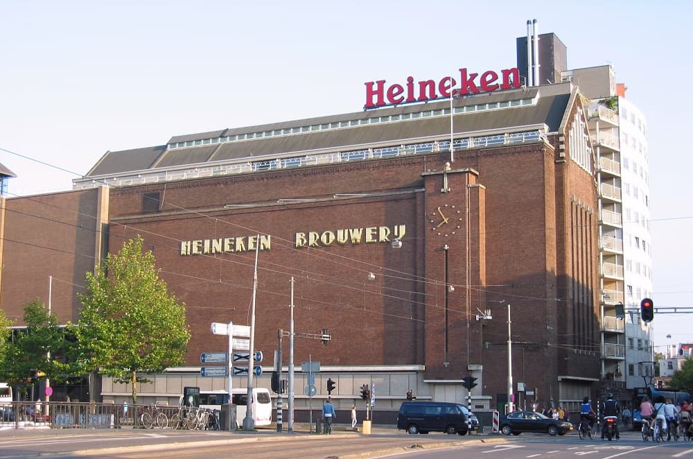 Aproveite que você está na casa da Heineken e faça a tradicional visita pela fábrica