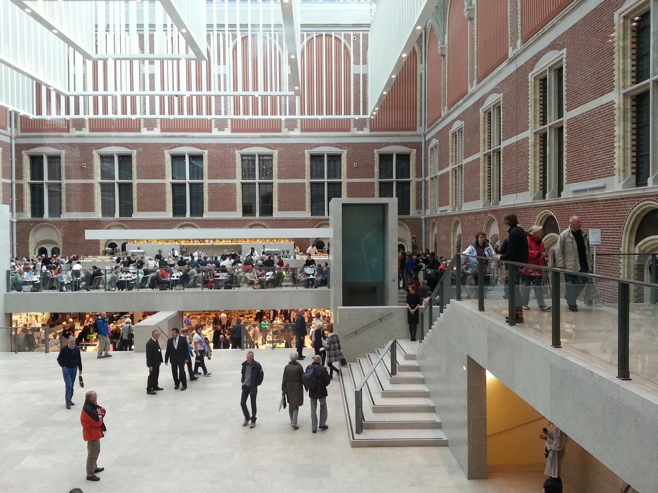 Esse museu de nome difícil reúne obras dos principais artistas holandeses e é uma parada obrigatória para os amantes de arte