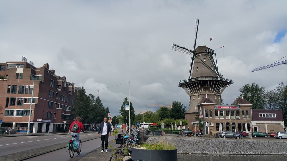 Ao visitar a cervejaria artesanal, de quebra, você ainda pode conhecer um típico moinho holandês (Crédito da foto: Clarissa Donda)