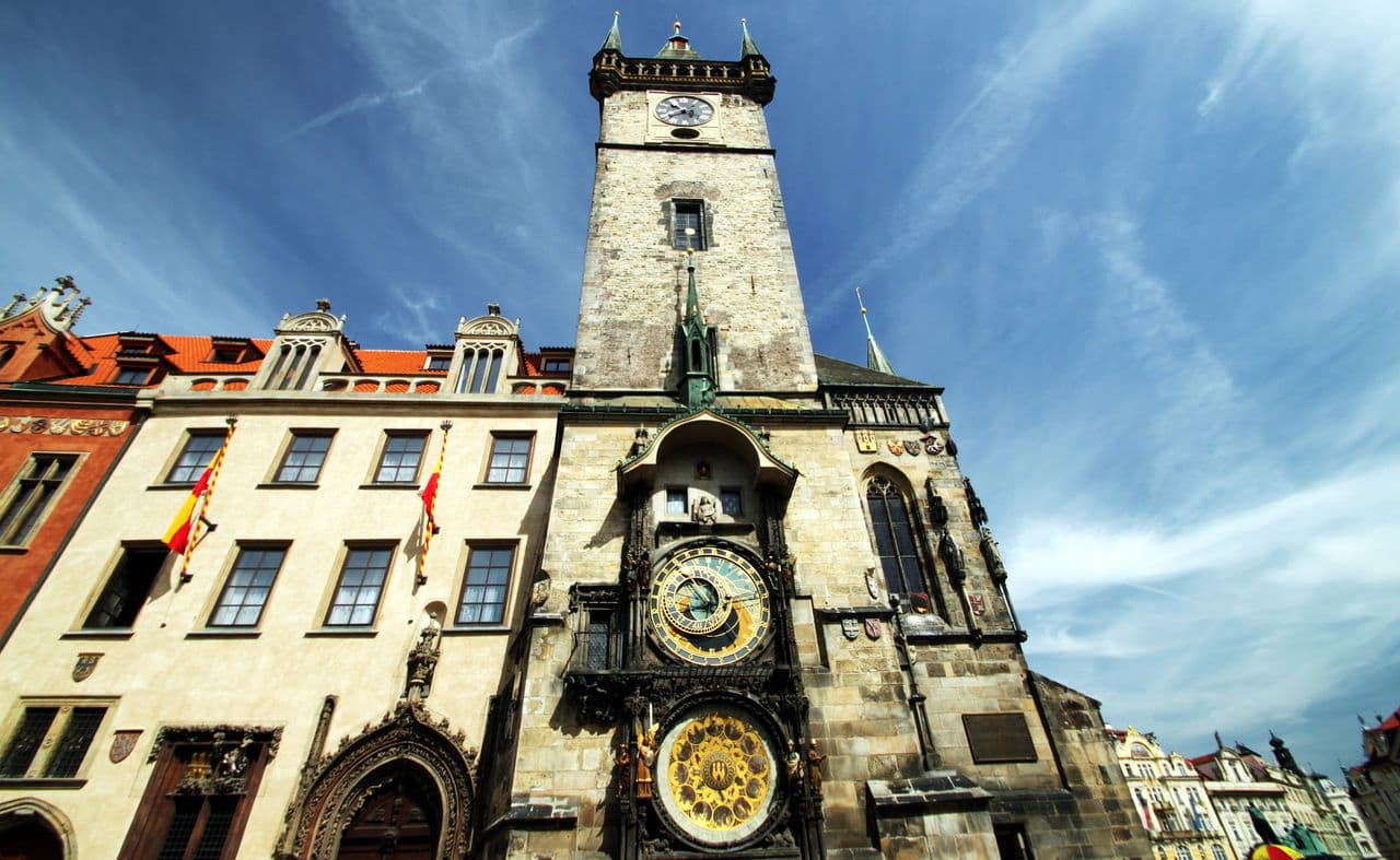 O relógio astronômico é um dos pontos mais emblemáticos de Praga. (Crédito da foto: Natalie Soares)