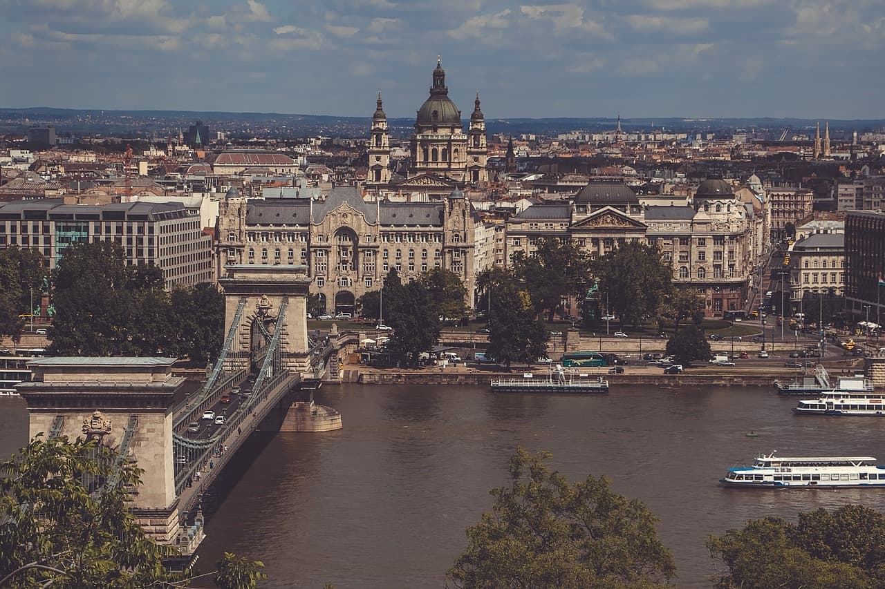 A vista é de tirar o fôlego e Budapeste é o tipo de cidade que conquista todos que passam por ela para sempre (Crédito da foto: Natalie Soares)