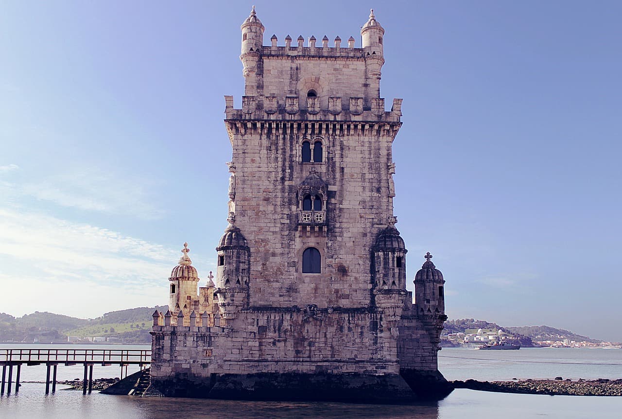 Falou em cartão-postal em Lisboa, logo vem à mente a Torre de Belém, que compõe uma das paisagens mais tradicionais da capital portuguesa (Crédito da foto: Natalie Soares)