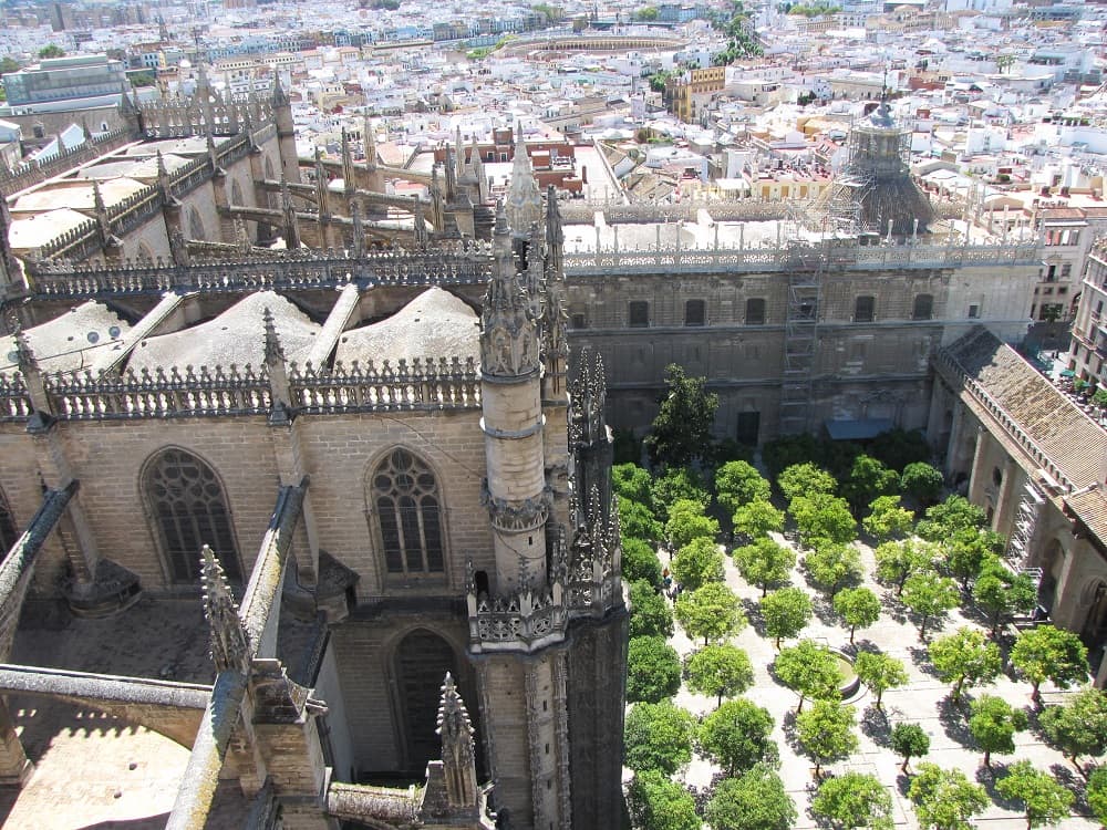 Uma cidade linda e de cultura rica como Sevilha está, sim, ao alcance do seu bolso; basta se planejar direitinho (Crédito da foto: Natalie Soares)