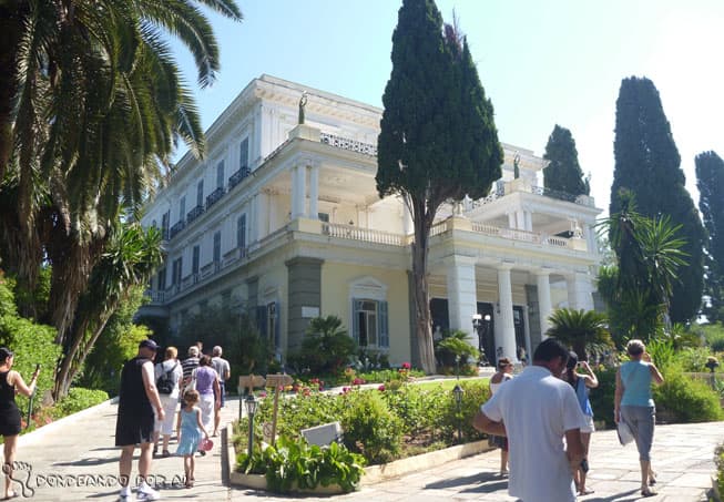 O palácio de Achilleion é um dos principais pontos turísticos de Corfu (Crédito da foto: Clarissa Donda)