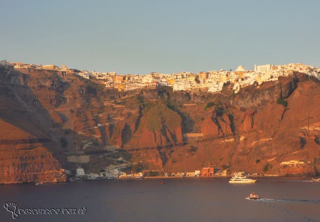 Poucas paisagens podem ser mais românticas que o pôr do sol em Santorini (Crédito da foto: Clarissa Donda)