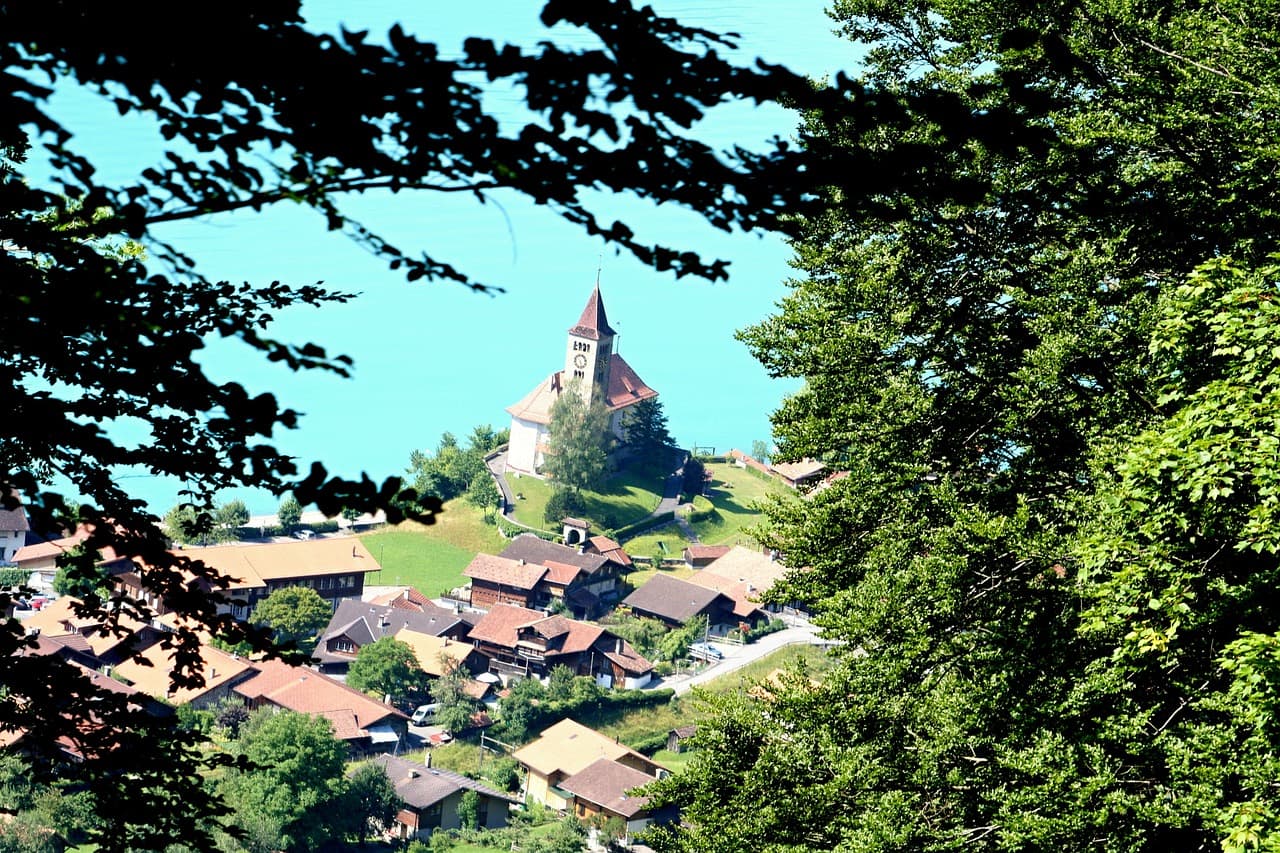 Não deixe de reservar um tempinho no seu roteiro para visitar a linda cidadezinha de Brienz