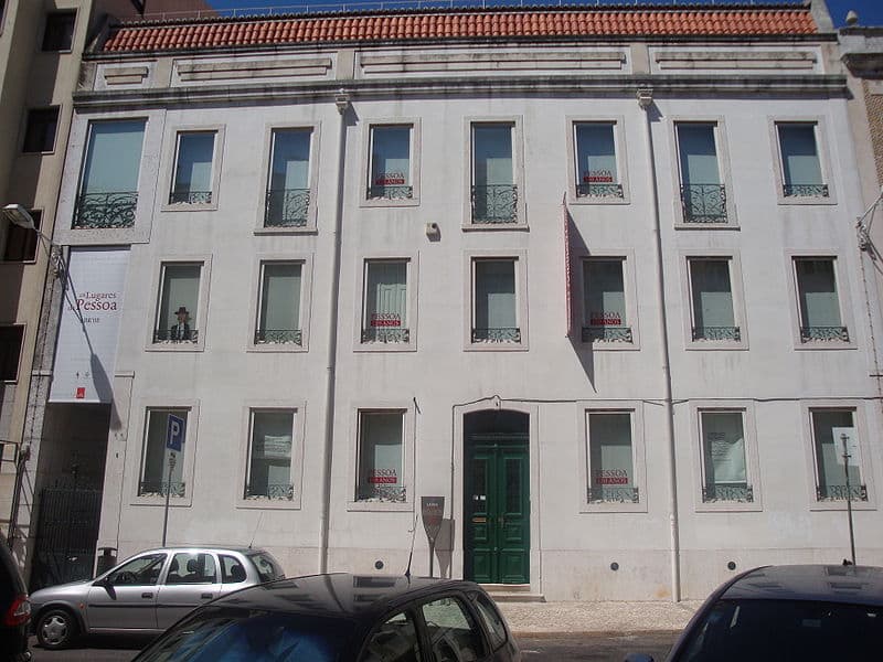 Por fim, dedique algumas horas à Casa Fernando Pessoa, para conhecer mais sobre a história do artista. (Imagem: Creative Commons License)