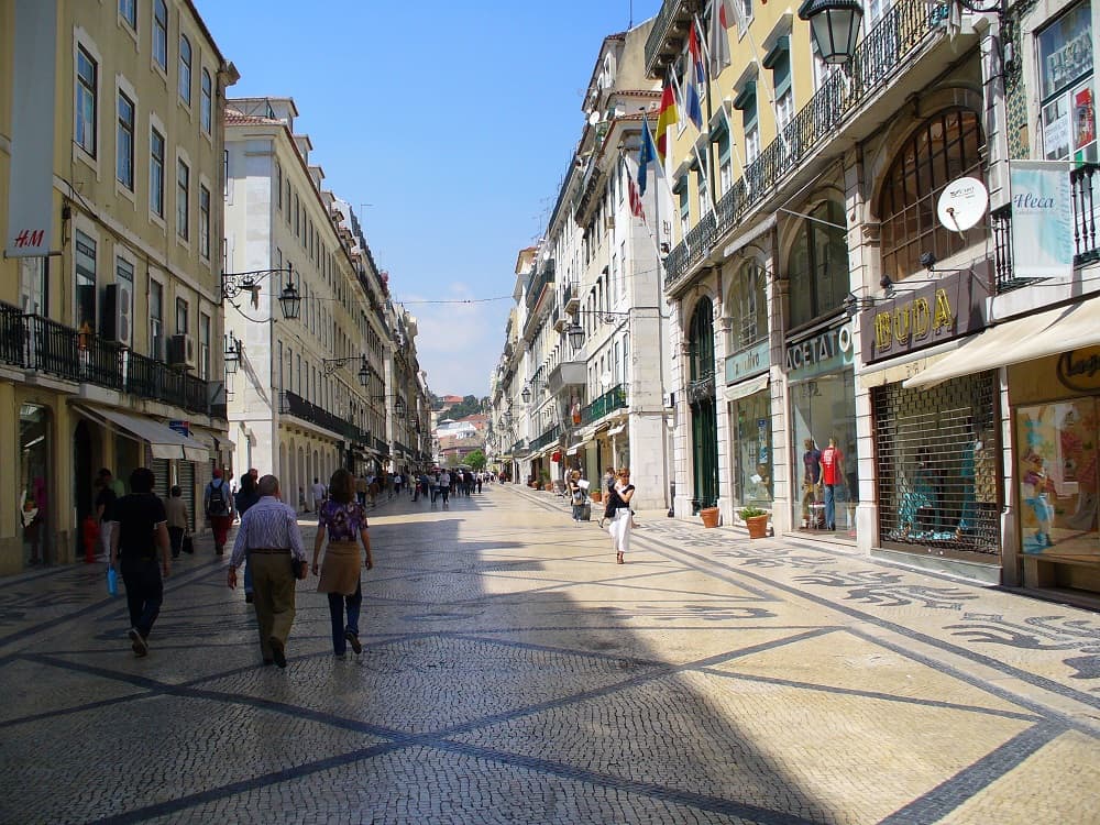 Durante o passeio, você vai desejar se perder em meio às ruelas charmosas de Lisboa