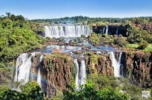 A força da natureza impressiona nas Cataratas do Iguaçu. (Crédito da foto: Viajo Logo Existo)
