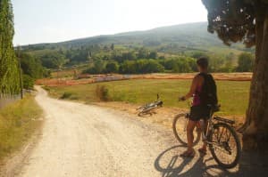 Conhecer um país de bicicleta proporciona experiências únicas (Crédito: Clarissa Donda)