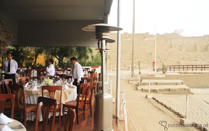 O restaurante fica ao lado do sítio arqueológico Huaca Pucllana, e eu recomendo não só pela conveniência da proximidade, mas porque é também muito gostoso! (Crédito da foto: Clarissa Donda)