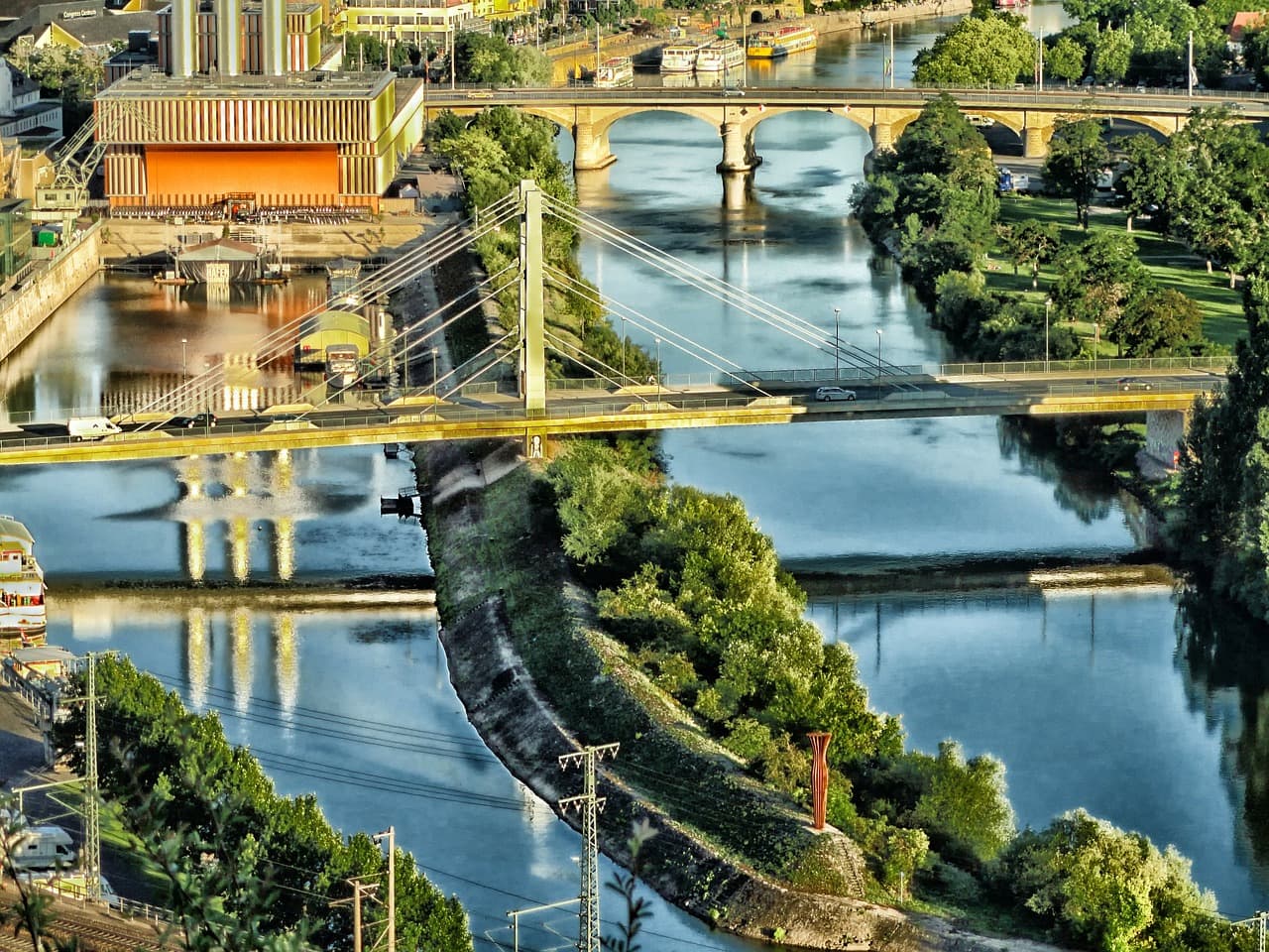 Parece uma pintura de Monet, mas é só a paisagem de Würzburg, uma das "pontas" da rota romântica