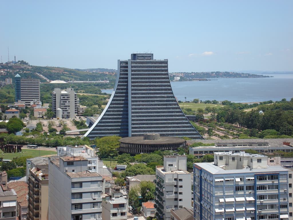 Já pensou em tirar uns dias para conhecer Porto Alegre? Se não, está na hora de pensar.