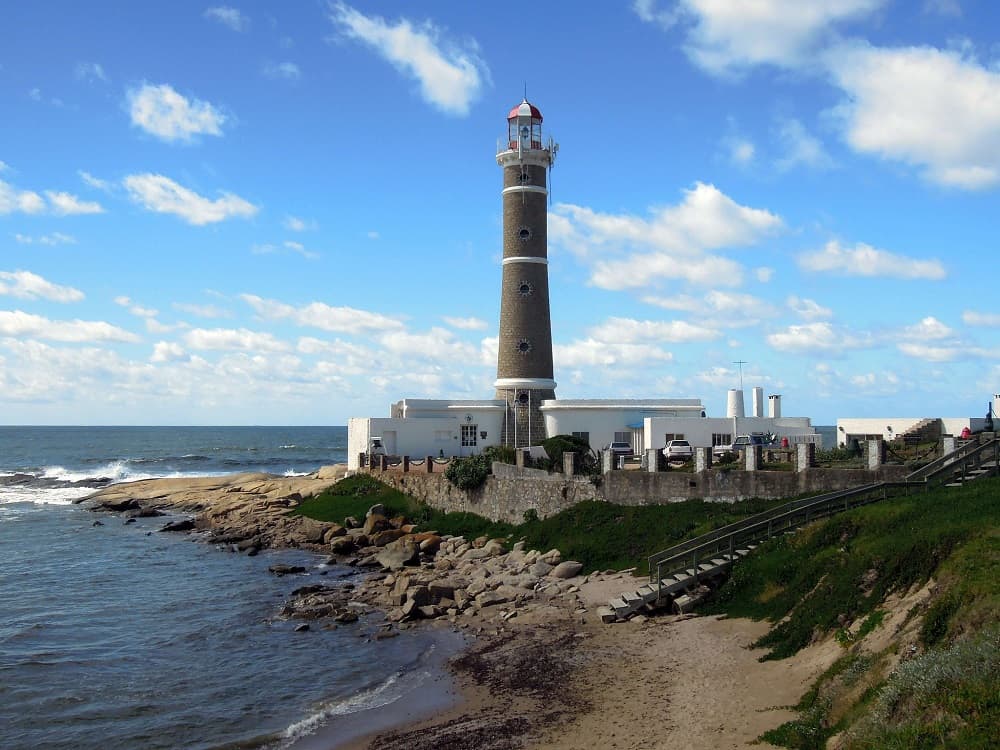 O farol de José Ignacio é o ícone desta região do Uruguai, que tem praias belíssimas (Crédito da foto: www.flickr.com/sergejf - Creative Commons License)