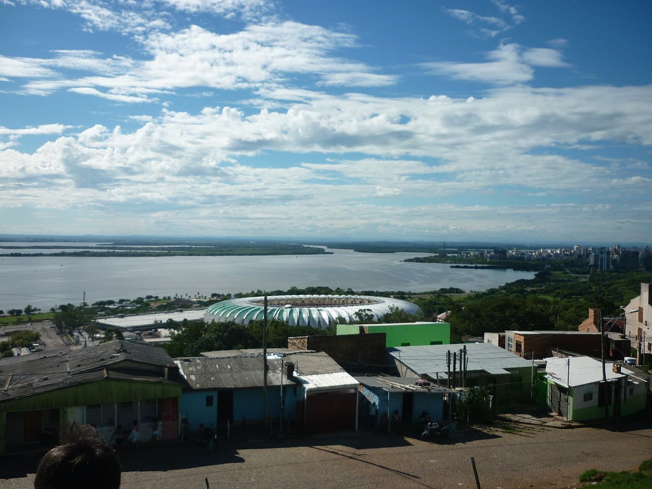Só a chance de passear pela margem do rio Guaíba já é motivo suficiente para visitar Porto Alegre
