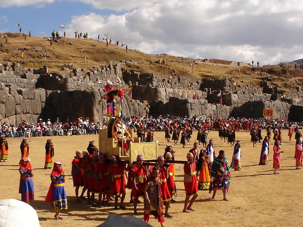 As encenações de tradições incas atraem turistas do mundo todo para Cusco na época desta festa popular (Crédito da foto: Cynthia Motta - Wikimedia - Creative Commons License)
