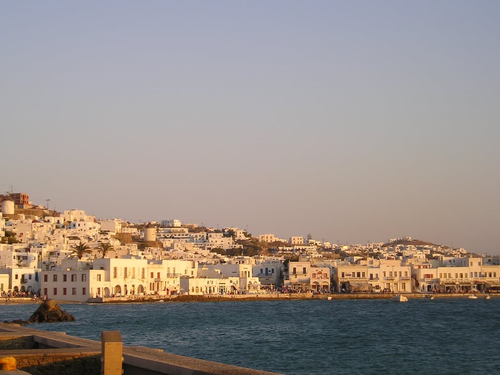 Quem vê a paisagem bucólica de Mykonos nem imagina o agita que se esconde por ali (Crédito da foto: Clarissa Donda)