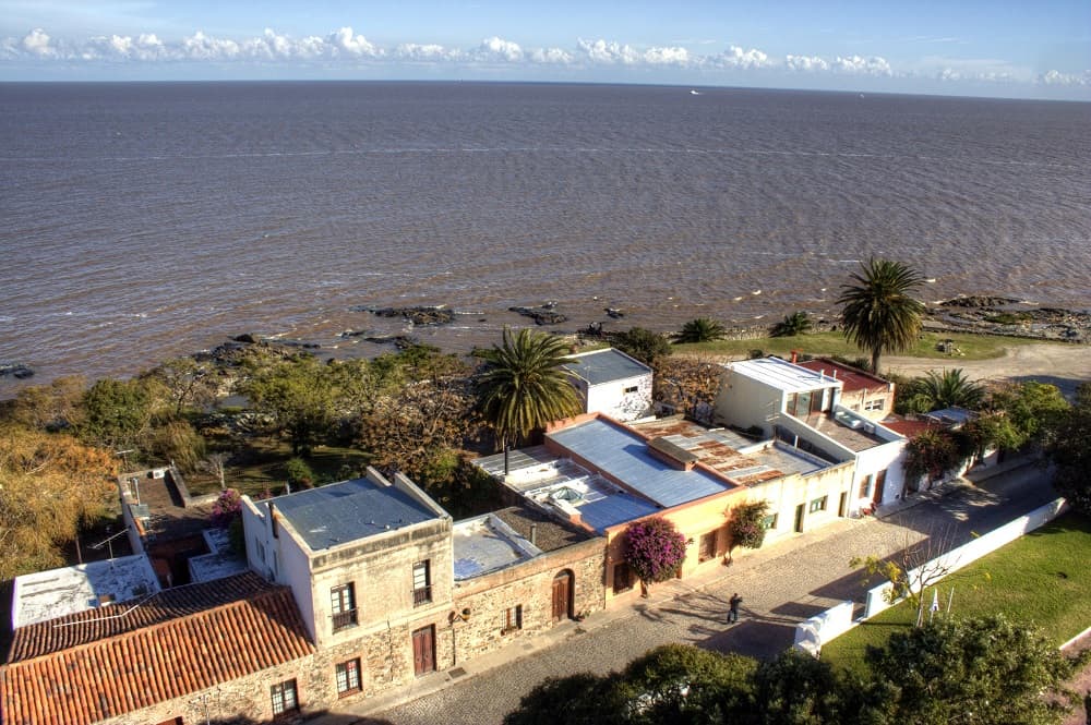 Colônia também está a um pulo de Buenos Aires e vale muito a pena o passeio.