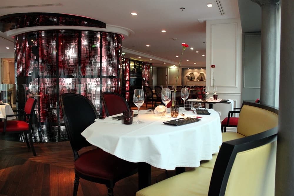 Gosta de boa comida espanhola? Então não deixe de reservar um belo jantar no restaurante do hotel W (Crédito da foto: Natalie Soares)