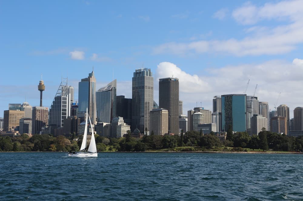 O impressionante skyline de Sydney, por si só, já vale a viagem (Crédito da foto: Natalie Soares)