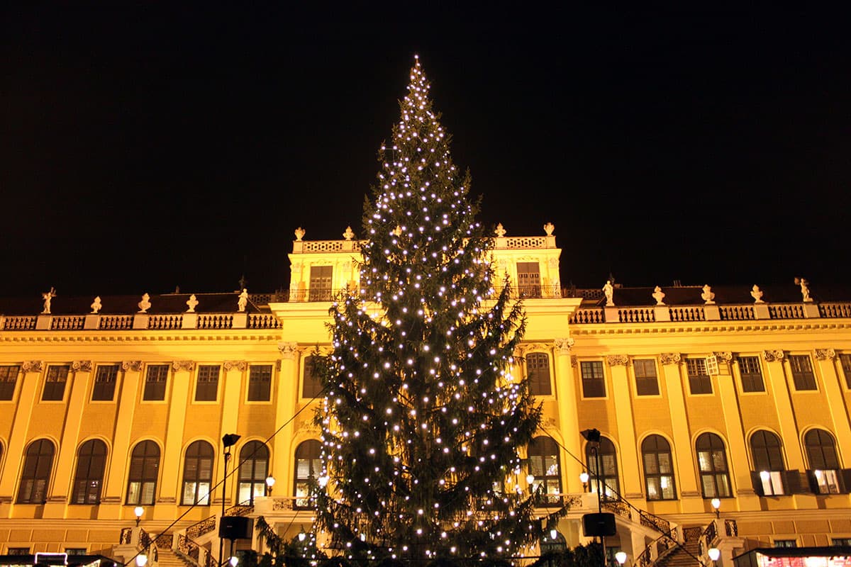 Viena é linda em todas as épocas do ano, mas é quando o Natal se aproxima que ela vive seu auge (Crédito da foto: Natalie Soares)