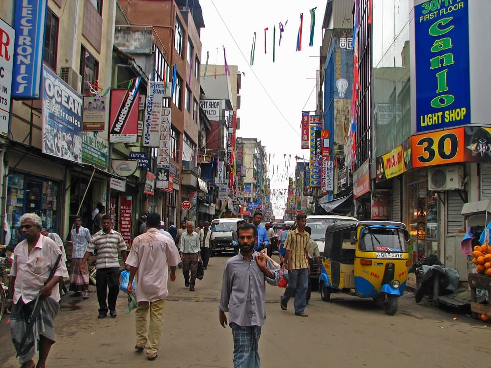 As ruas de Colombo, cheias de tuk-tuks, podem parecer um pouco caóticas, mas não se assuste: o povo do Sri Lanka é incrível