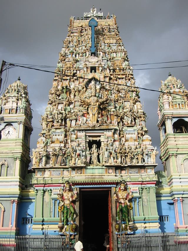 Murugan, em Colombo, é mais um dos muitos templos que se espalham pelo país inteiro