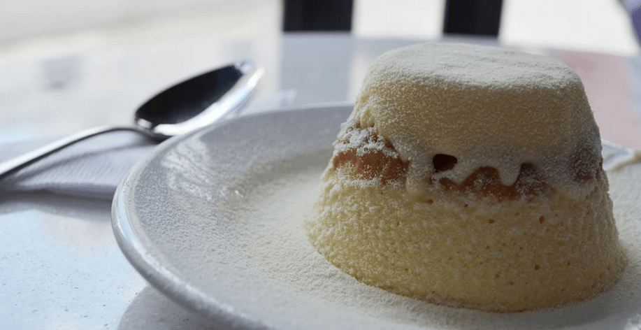 O sorvetão de leite em pó com doce de leite tem feito muito sucesso entre os cliente do Clementina (Foto: divulgação)