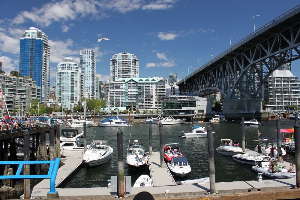 Paisagens incríveis, como a da Granville Island, fazem de Vancouver uma cidade especial para os viajantes (Crédito da foto: Natalie Soares)