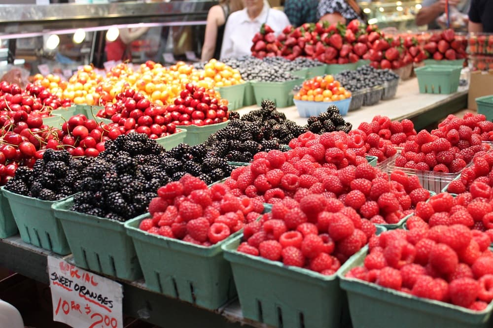 Mercados de rua são ótimas maneiras de conhecer a gastronomia e cultura locais, e em Vancouver não poderia ser diferente (Crédito da foto: Natalie Soares)