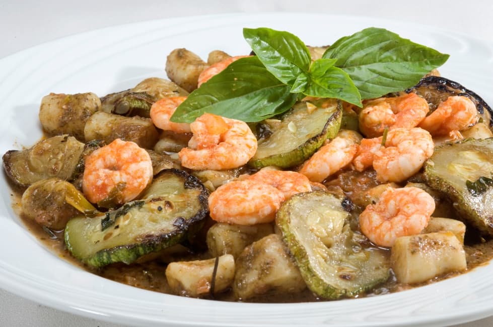 Macarronada Italiana -Gnocchi al pesto, zucchine e gamberetti - Foto: Divulgação