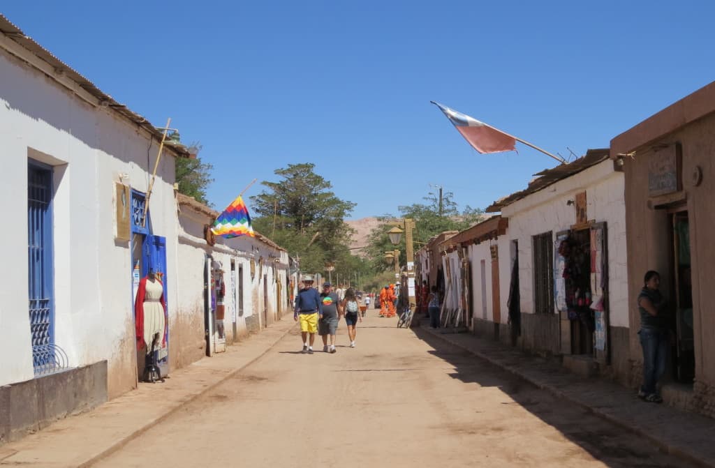 O centrinho de San Pedro de Atacama, onde estão concentrados os restaurantes, a maioria dos hotéis e as opções para a vida noturna