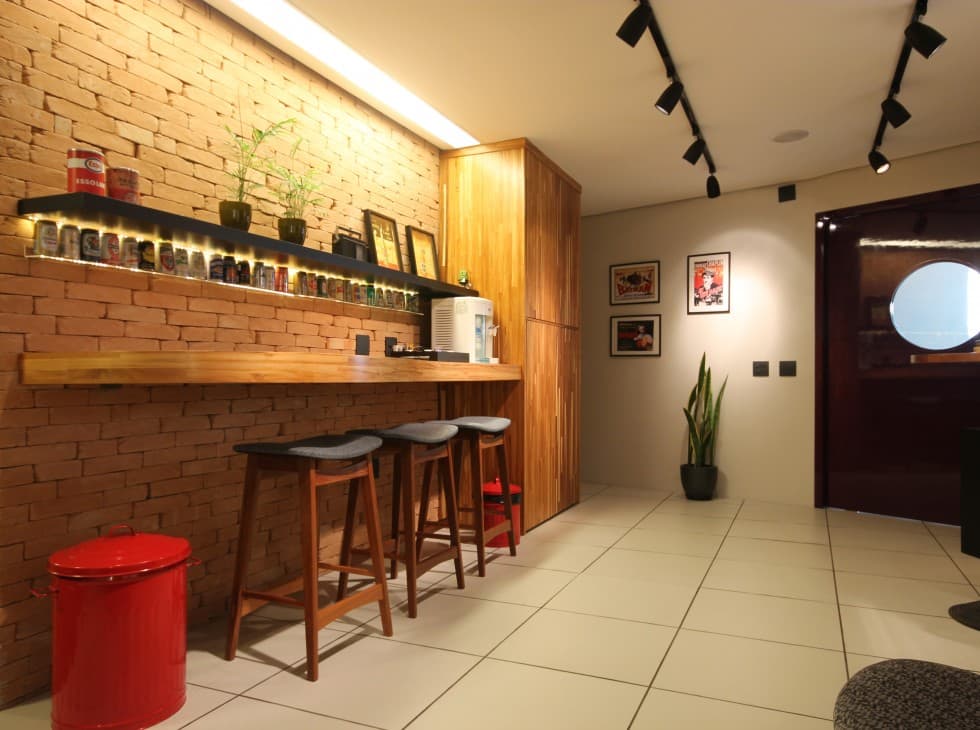 O espaço é ideal para ouvir boa música mas também para eventos particulares e reunir amigos