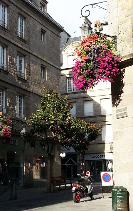 A cidadezinha de Saint Malo é cheia de detalhes charmosos e interessantes (Crédito da foto: Clarissa Donda)