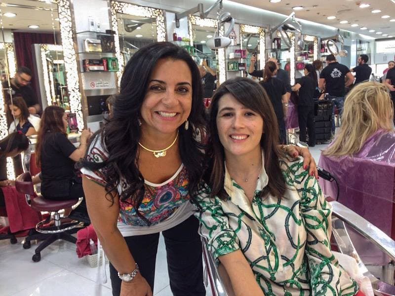 Primeira ida a um salão de beleza depois de dois anos na estrada, em Dubai