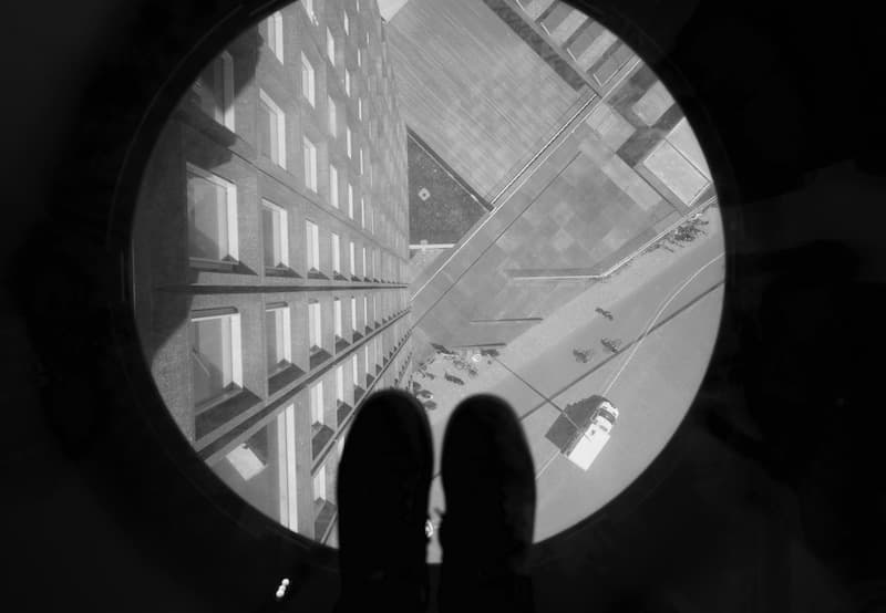A vista do alto da torre para o chão