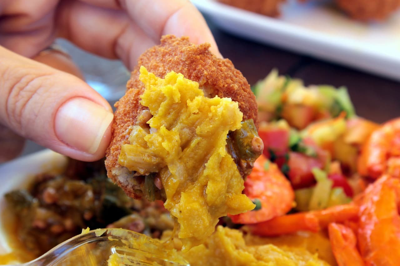 Não deixe de comer um delicioso acarajé, opções não faltam