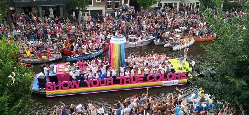 Os canais de Amsterdam se transformam durante o evento