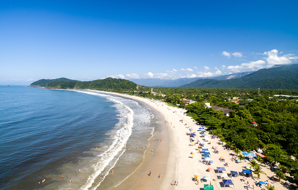 Vista aérea da Barra do Sahy em São Sebastião